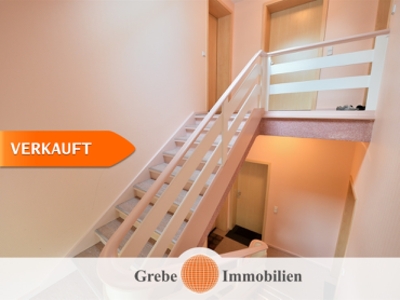 Singlewohnung im DG inkl. Eckbadewanne, offener Küche & Platz zum Träumen unterm Dach!